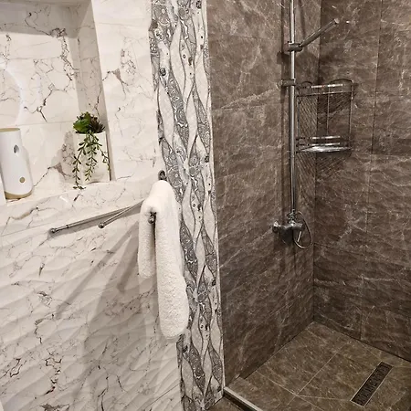 Diamond Of Crown By Flat Mаnager * 班斯科